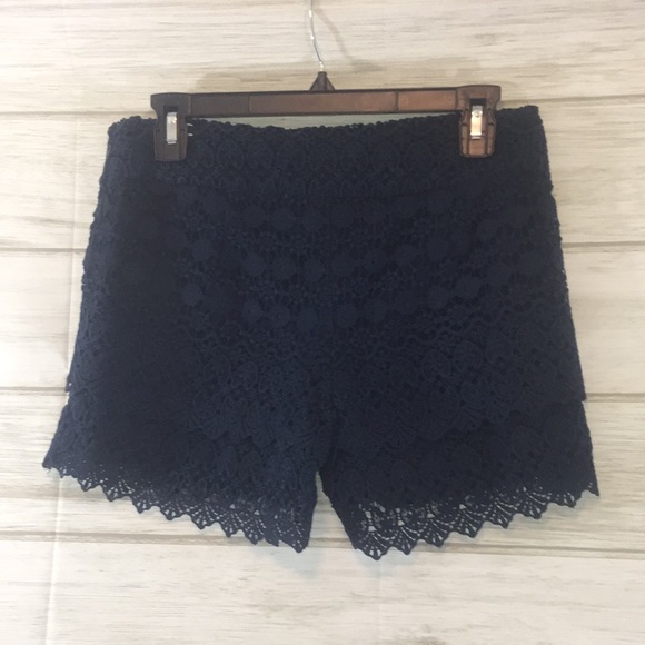 LOFT Riviera Crochet Tiered  Navy Lace Shorts• 0 - Picture 9 of 10